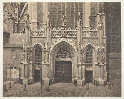 Sans titre [Façade sud du transept de la cathédrale Saint-Michel et Sainte-Gudule à Bruxelles, Belgique]. - Bisson Frères