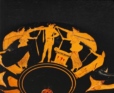 Nike, déesse de la victoire, pose des rubans sur un jeune athlète debout à côté d