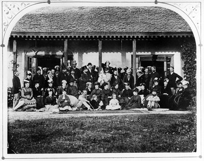 Groupe - Government House, vers 1871 - British Photographer