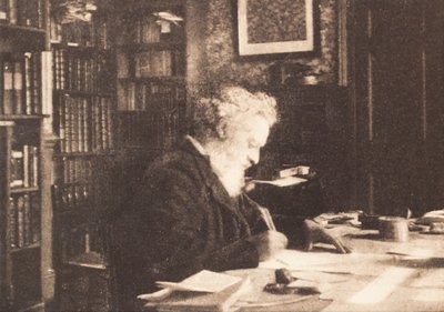 William Morris dans sa bibliothèque à Kelmscott House, Hammersmith - British Photographer