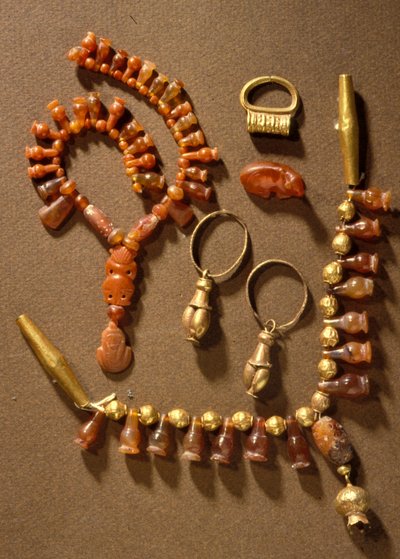 Bijoux, Cananéens, de Deir al-Balah, Gaza, c.14e siècle av. J.-C. (or et pierres précieuses) - Bronze Age