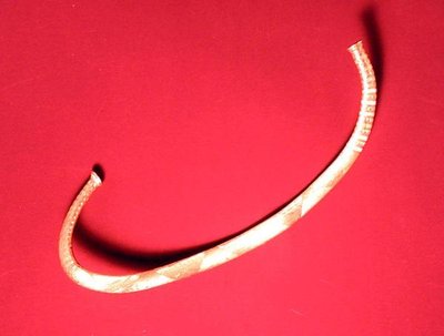 Collier trouvé à Ickleton, Cambridgeshire (or) - Bronze Age
