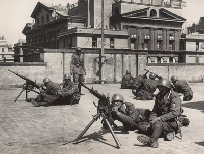 Manœuvres de défense anti-aérienne à Rome pendant la Seconde Guerre mondiale - Bruni Bruni