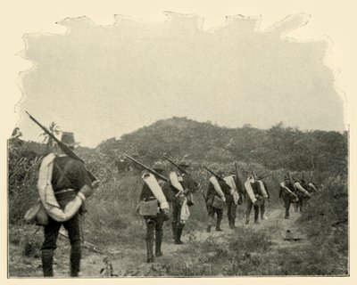 En route du champ de bataille du 1er et 10e vers la scène de conflit des Rough Riders, à travers les montagnes - Burr McIntosh