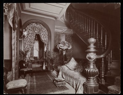 Un salon orné dans la résidence Blakely Hall au 11 West 45th Street, New York, 1896-98 - Byron Company