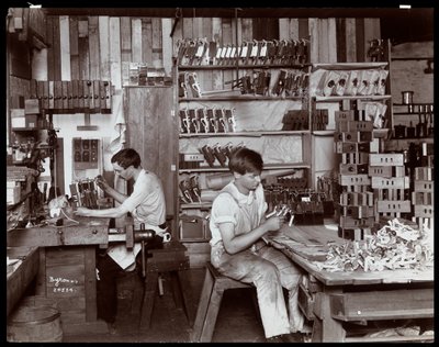 Hommes travaillant dans l