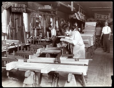 Hommes travaillant dans l