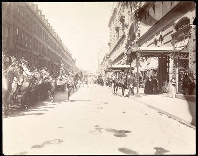 Le personnel du gouverneur attendant l