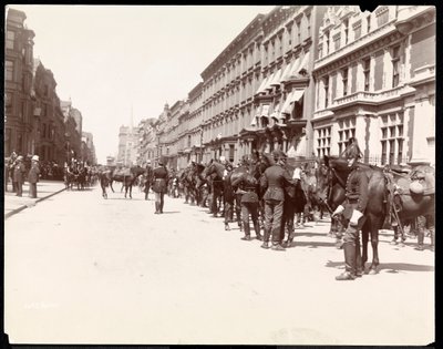 Le personnel du gouverneur attendant l