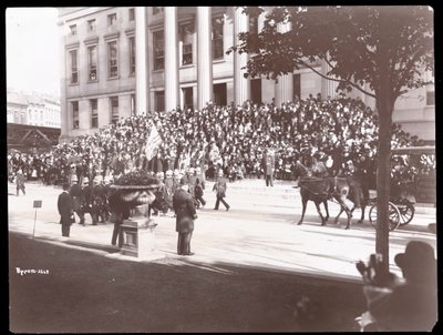 Vue de la foule sur les marches de l