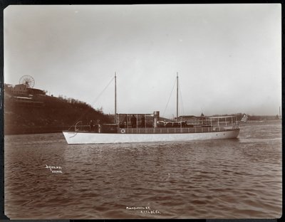Vue du yacht Mousquetaire de la New York Yacht, Launch und Engine Co. sur la rivière Harlem, New York, 1905 - Byron Company
