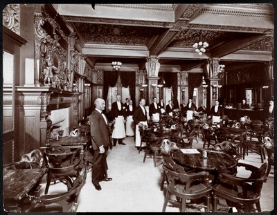 Serveurs dans un café à l