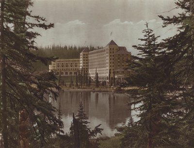 Château, Lac Louise (photo couleur) - Byron Hill Harmon