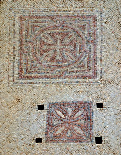 Détail de croix du sol en mosaïque de l