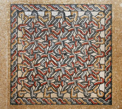Sol en mosaïque de la zone du bema dans l