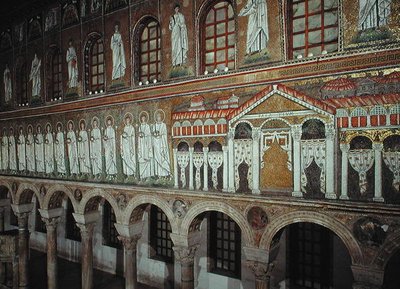 Façade du Palazzo di Teodorico et la procession des martyrs, 527-99 (mosaïque) - Byzantine School