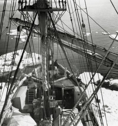 Goélette Stella Polare rencontrant les premiers glaces - J.B. and Brown J. Rowbotham