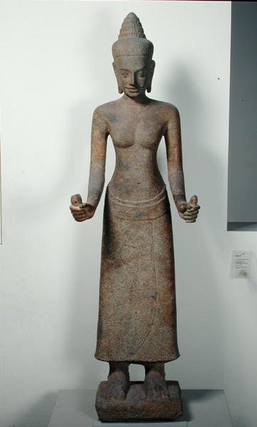 Statue de la déesse Lakshmi, de Preah Ko, style Bayon - Cambodian Cambodian