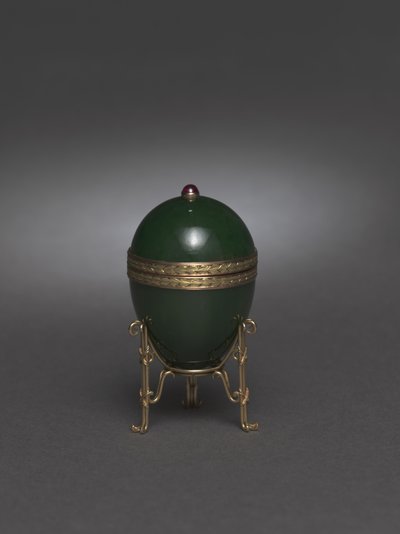 Œuf de jade avec support, après 1900 - Carl Fabergé