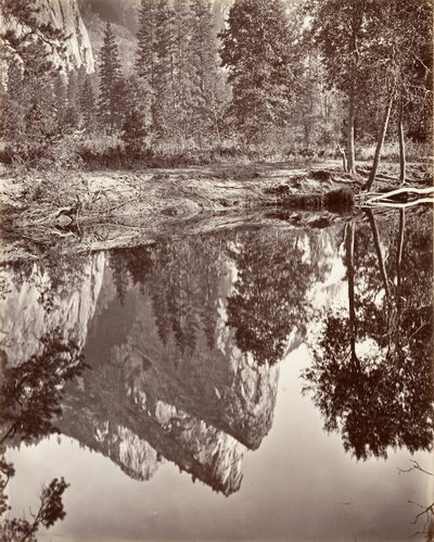 Vue en miroir des Trois Frères, Yosemite, vers 1872, imprimé vers 1876 - Carleton E. Watkins.
