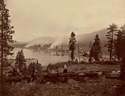 Vue de la baie de Gleenbrook [sic], lac Tahoe, montrant les scieries, le brise-lames et les bateaux à vapeur de la Carson and Tahoe Lumber and Flume Co. ainsi que le terminus du lac Tahoe, N.G.R.R. - Carleton Watkins