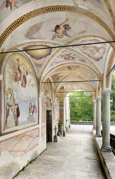 Vue des fresques et du portique, Église de Santi Nazaro e Celso, Lanzo D