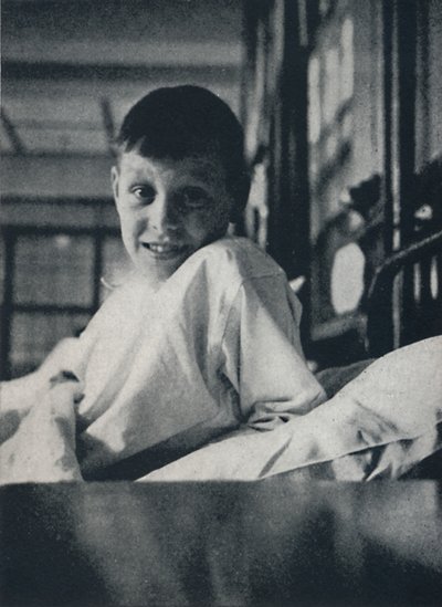 Un petit enfant qui respire légèrement, et sent sa vie dans chaque membre, que devrait-il savoir - Cecil Beaton