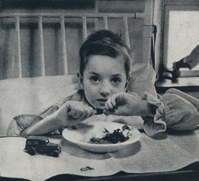 Un petit enfant qui respire légèrement, et ressent sa vie dans chaque membre, que devrait-il savoir - Cecil Beaton