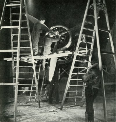 Mécanique de vol, également un métier de la W.A.A.F., vers 1943 - Cecil Beaton