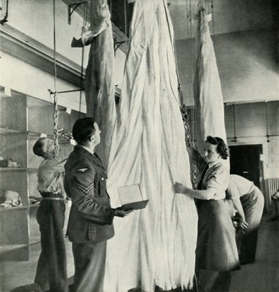 Emballeurs de parachutes, vers 1943 - Cecil Beaton