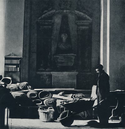 St. Mary-le-Bow après le premier blitz. Elle est maintenant détruite, 1941 - Cecil Beaton