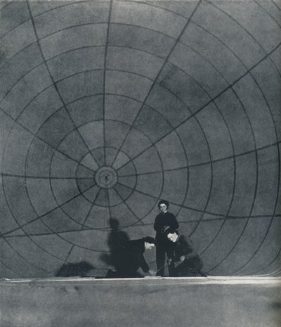 Le web WAAFS travaillant sur un ballon, 1941 - Cecil Beaton