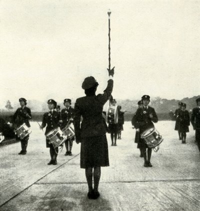 Bande de la W.A.A.F. en parade, vers 1943 - Cecil Beaton