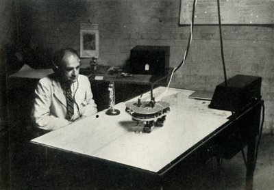Pupitre de contrôle dans une école de formation de vol de la RAF, 1941 - Charles Brown