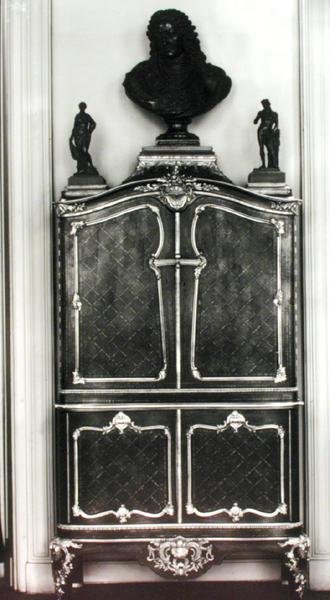 Cabinet avec un buste de Louis d