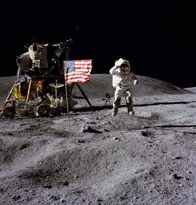 John Young sur la surface lunaire, 1972 - Charles Duke
