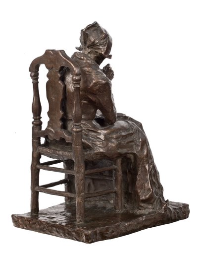 Vieille femme raccommodant son linge (bronze) - Charles Henri Marie van Wijk