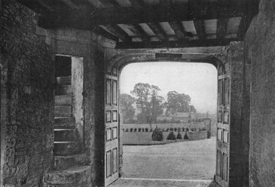 Entrée de la maison de garde - Charles Latham