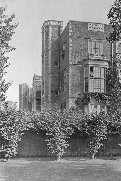 Tourelles nord depuis le jardin du prieuré - Charles Latham