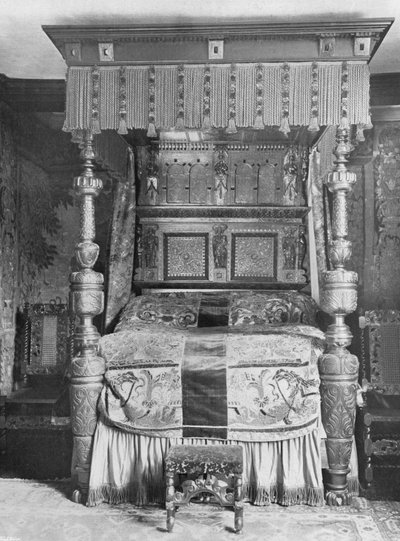 Vieille broderie dans la salle bleue - Charles Latham