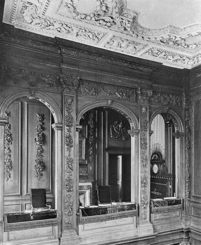 Les Arches et Sculptures de la Galerie de la Chapelle - Charles Latham