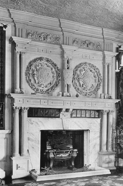 La cheminée du salon - Charles Latham