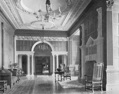 Le hall, vue vers l