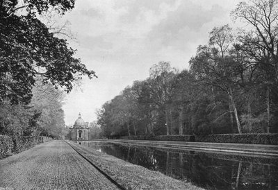 Le Long Canal et le Pavillon - Charles Latham