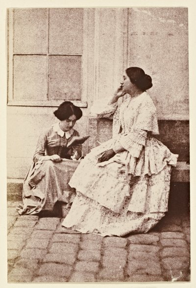 Femmes dans une cour - Charles Nègre