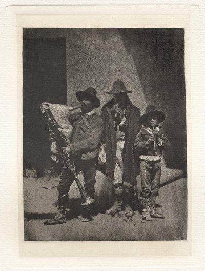 Planche III – Groupe de Trois Pifferari Debout, dans la Cour du 21 Quai Bourbon - Charles Nègre, André Jammes