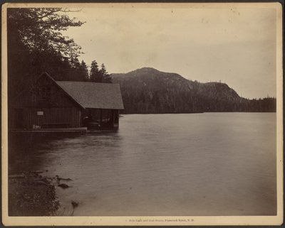 Lac Echo et hangar à bateaux, Franconia Notch, New Hampshire - Charles P. Hibbard