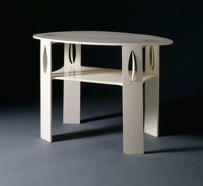 Table ovale blanche, conçue à l