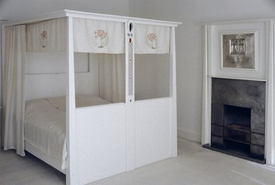Mobilier conçu pour No. 120 Mains Street, Glasgow, Lit à baldaquin, c.1900 - Charles Rennie Mackintosh