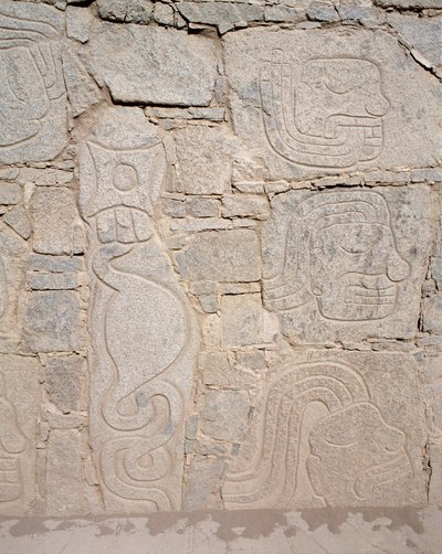 Art précolombien : relief sur des ruines, IXe siècle av. J.-C. - Chavin Chavin